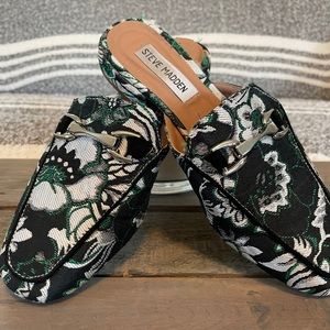 SUPER CUTE! Steve Madden Chess Mule